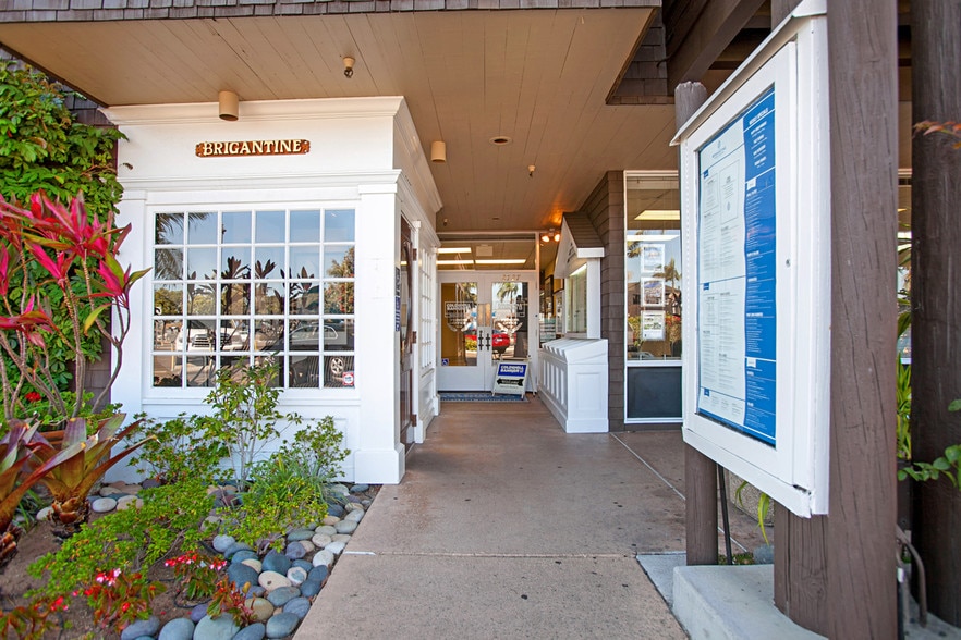 2725-2727 Shelter Island Dr, San Diego, CA for lease - Building Photo - Image 2 of 12