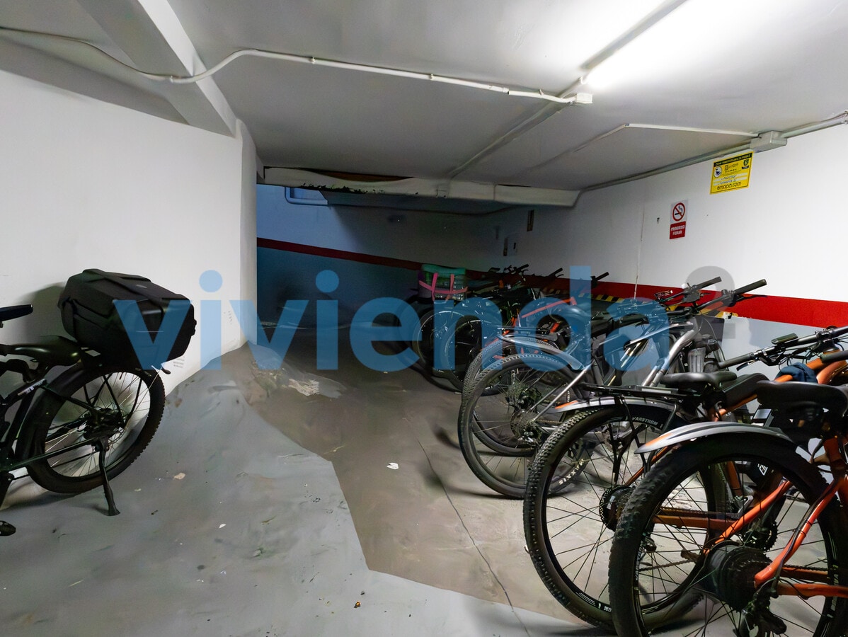 Madrid, MAD 28045 - Unit 01 - - Interior Photo - Image 2 of 18