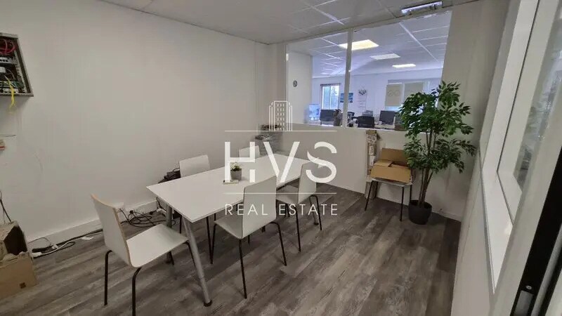 Office in Vitrolles for lease - Interior Photo - Image 3 of 5