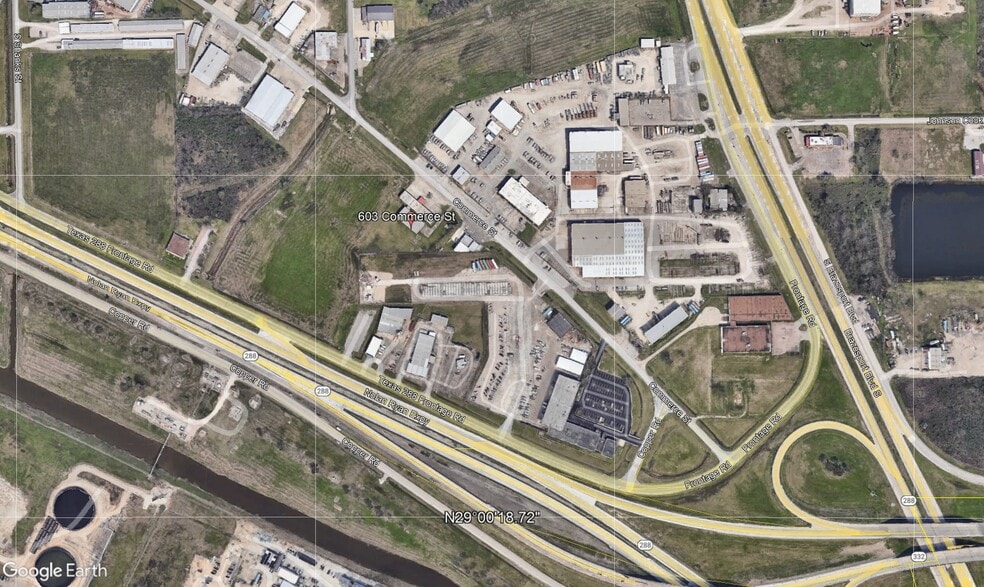 603 Commerce St, Clute, TX for lease - Building Photo - Image 3 of 4