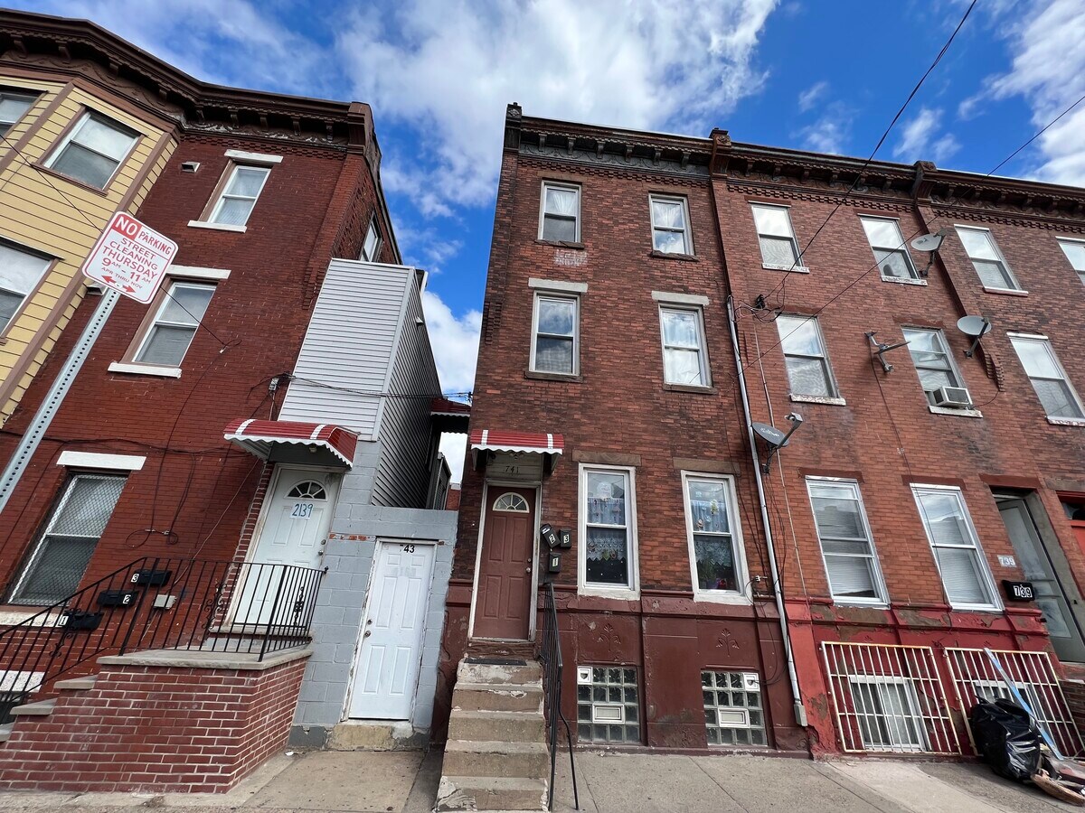 741 Jackson St, Philadelphia, PA 19148