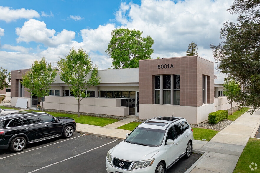 6001 Truxtun Ave, Bakersfield, CA for sale - Primary Photo - Image 1 of 26
