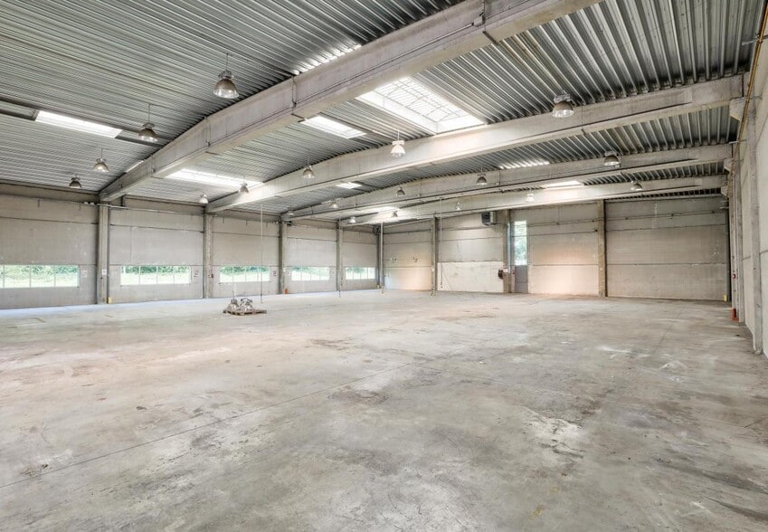 Industrial in Chilly-Mazarin for lease - Building Photo - Image 3 of 4
