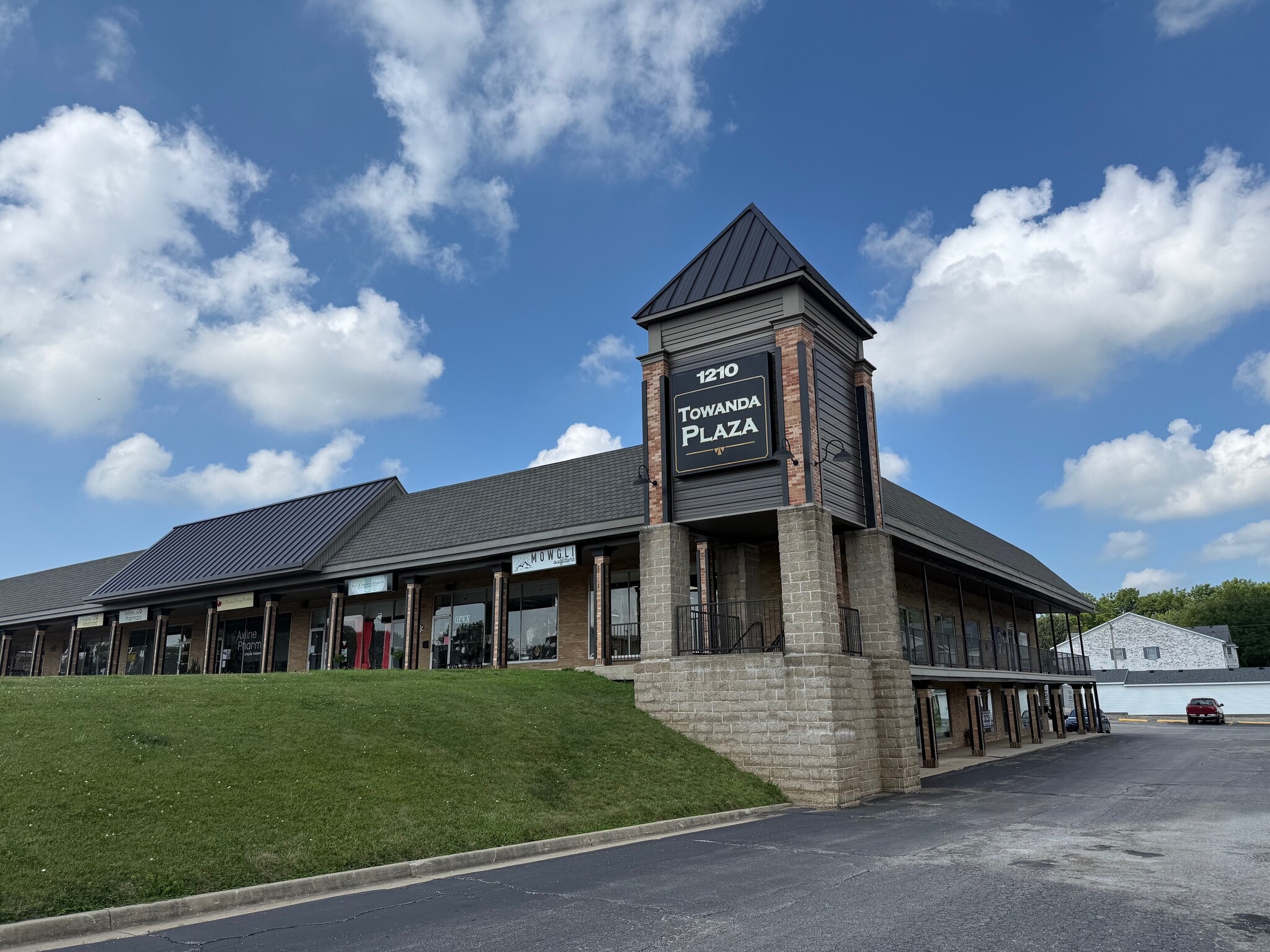 1210-1228 Towanda Ave, Bloomington, IL for lease Building Photo- Image 1 of 9