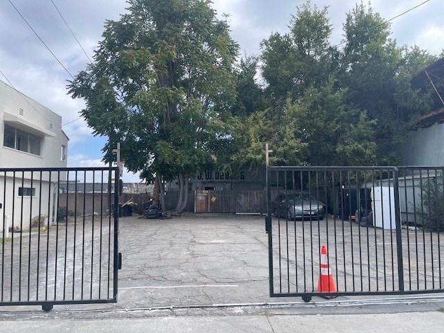 5708 & 5678 Cherry Avenue, Long Beach portfolio of 2 properties for sale on LoopNet.com - Building Photo - Image 2 of 6