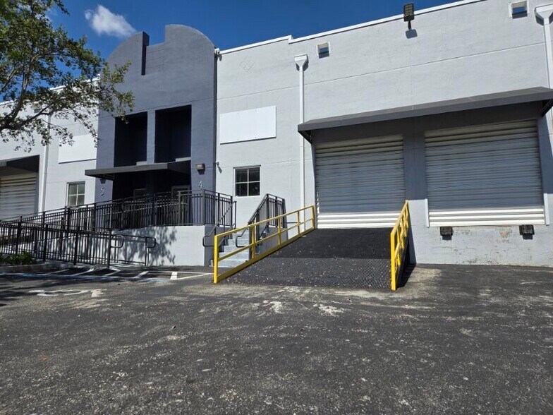 2540 W 84th St, Hialeah, FL for sale - Primary Photo - Image 1 of 1