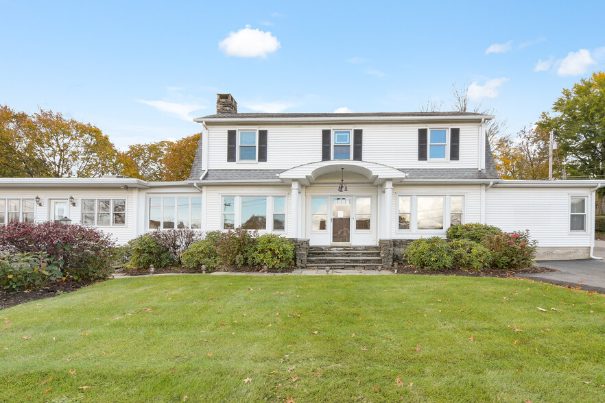 105 Gleneida Ave, Carmel, NY for sale - Primary Photo - Image 1 of 36