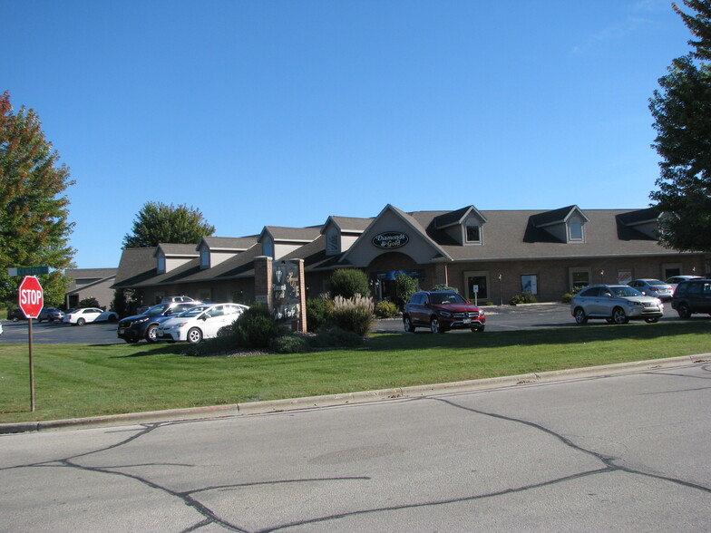 2071 Central Dr, Green Bay, WI for lease - Building Photo - Image 1 of 19