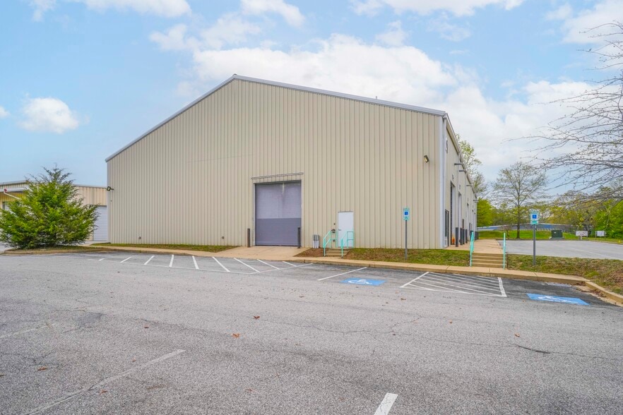 301 Bugeye Sq, Prince Frederick, MD for lease - Building Photo - Image 2 of 14