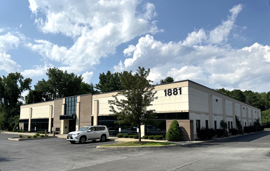 1881 Western Ave, Albany, NY for lease - Building Photo - Image 1 of 11