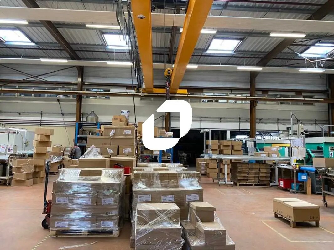 Flex in Cergy for lease Building Photo- Image 1 of 11