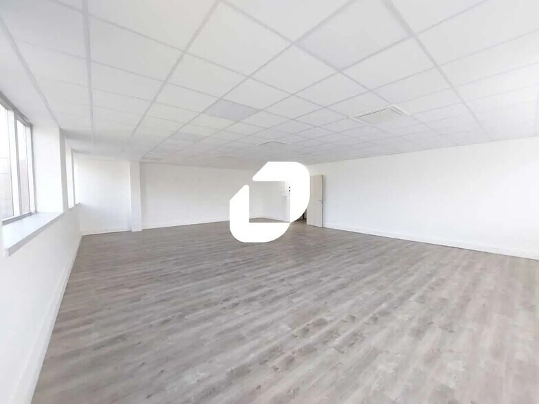 130 H Avenue Joseph Kessel, Voisins-le-Bretonneux for lease - Building Photo - Image 3 of 26