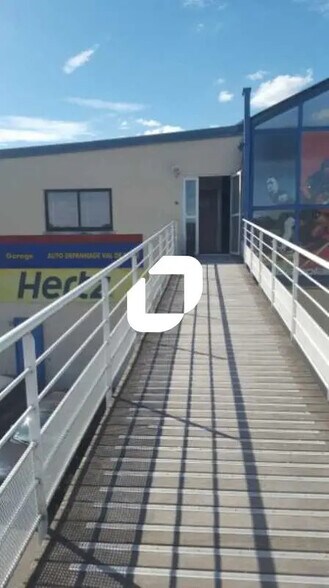 Office in Morainvilliers for lease - Building Photo - Image 3 of 4