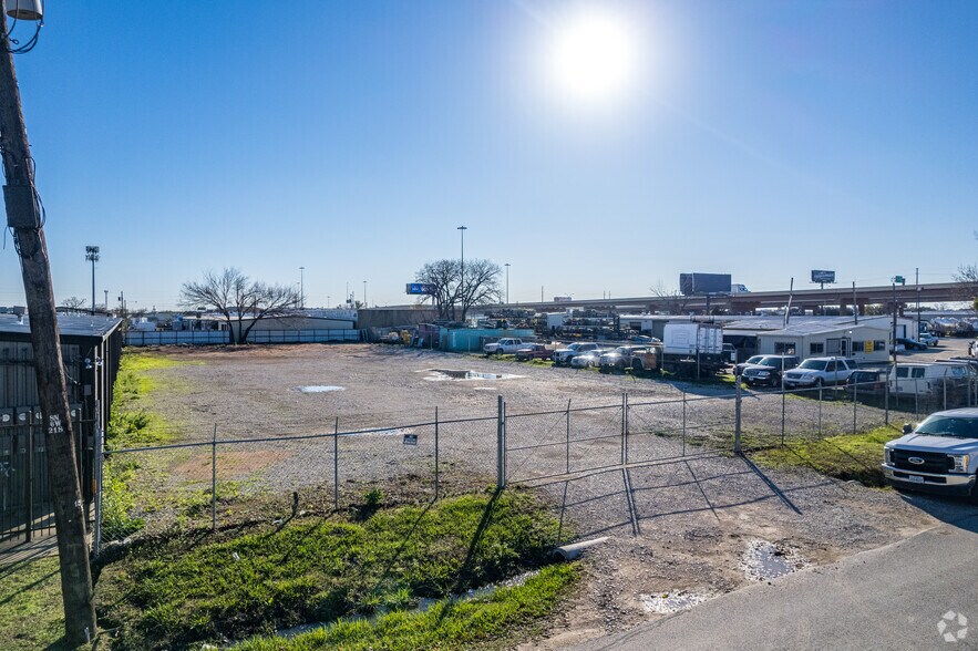 2444 Fabens Rd, Dallas, TX 75229