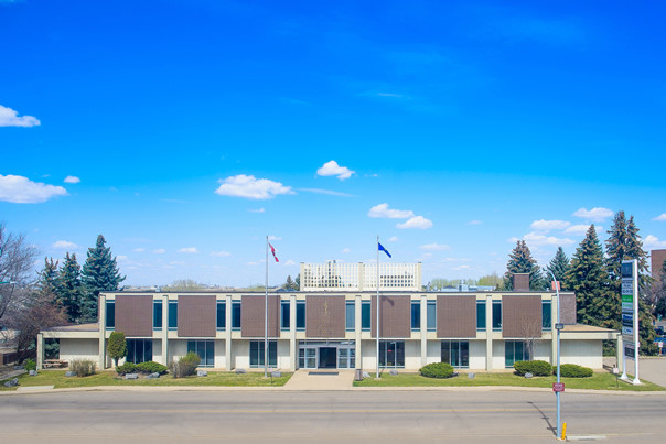 770 6th St SW, Medicine Hat, AB for lease - Primary Photo - Image 1 of 1