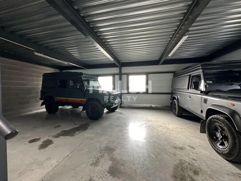 Flex in Genay for lease - Interior Photo - Image 2 of 7