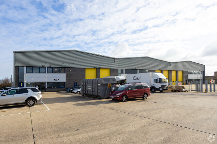 Alfreds Way, Barking for lease - Primary Photo - Image 1 of 2