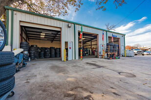 2662 Lombardy Ln, Dallas TX - Warehouse