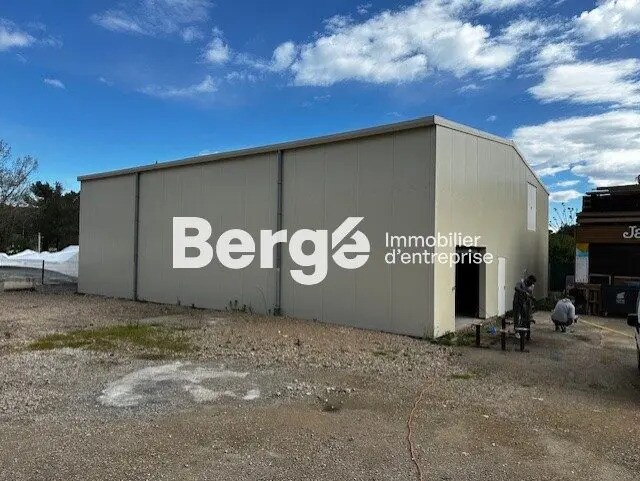 Location Entrepôt 600 m² - Photo 1