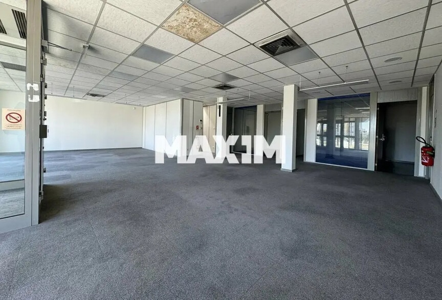 39 Avenue Du Drapeau, Dijon for lease - Interior Photo - Image 3 of 6