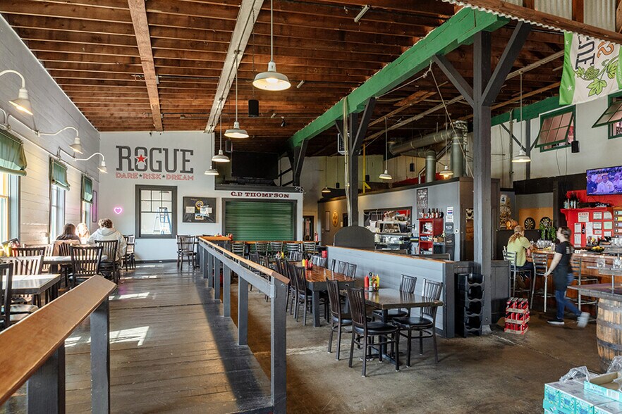 100 39th St, Astoria, OR for sale - Interior Photo - Image 2 of 7