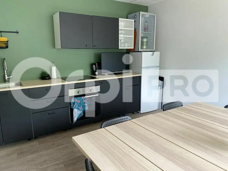 Flex in Villefranche-sur-Saône for lease - Interior Photo - Image 2 of 8