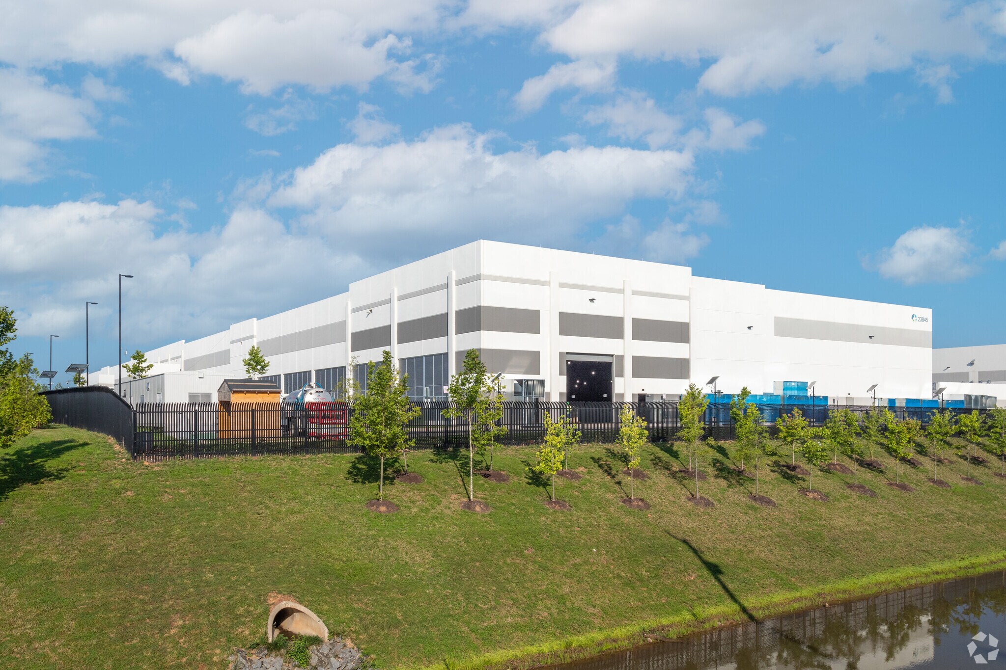 43461 Old Ox Rd, Dulles, VA for sale Primary Photo- Image 1 of 1