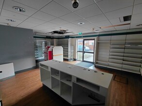 90 Victoria Rd, Horley for lease Interior Photo- Image 1 of 3