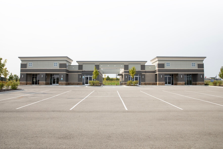 18203 W 101st St, Lenexa, KS for lease - Building Photo - Image 1 of 6