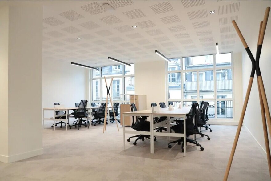 33 Rue Du Louvre, Paris for sale - Building Photo - Image 1 of 1