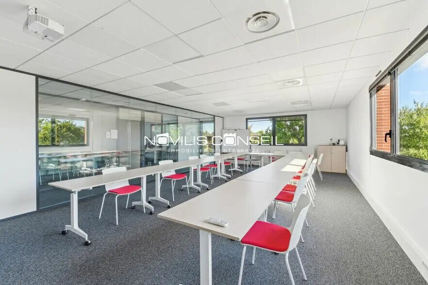 Office in Toulouse for lease - Interior Photo - Image 1 of 8