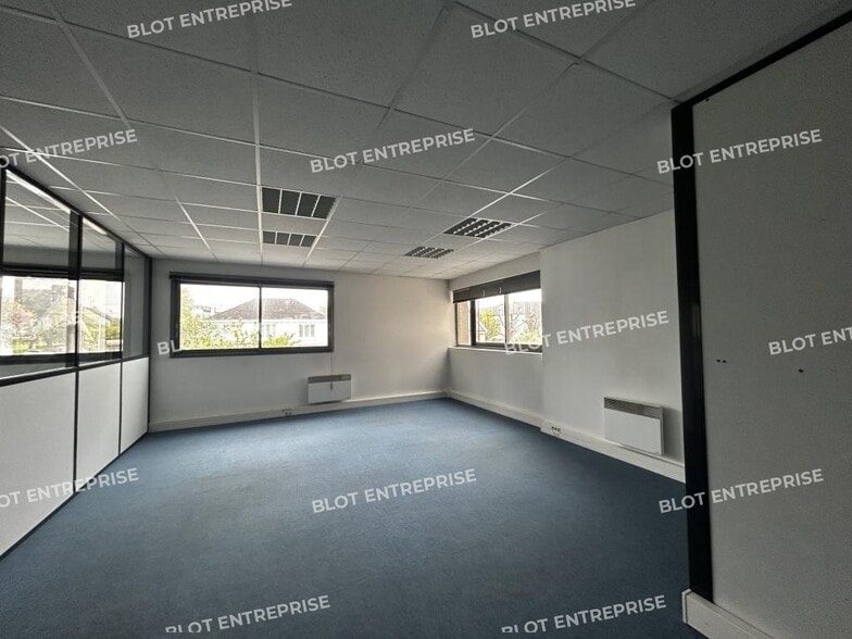 Office in Nantes for lease - Building Photo - Image 3 of 11