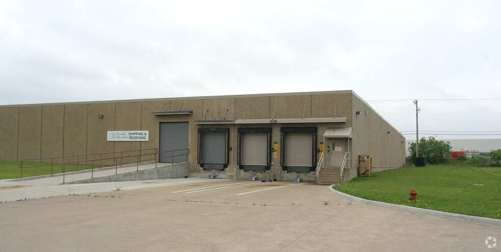 1010 E Avenue J, Grand Prairie, TX for lease - Building Photo - Image 3 of 6