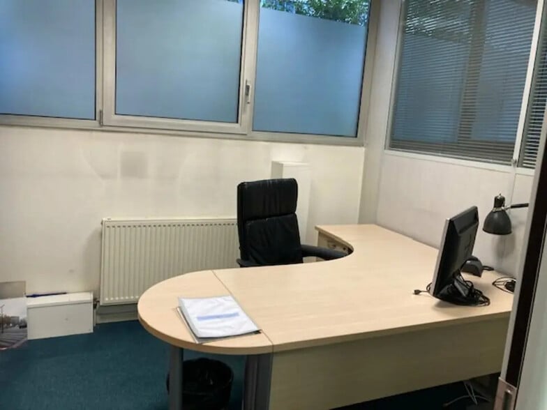 Office in Paris for lease - Building Photo - Image 1 of 8