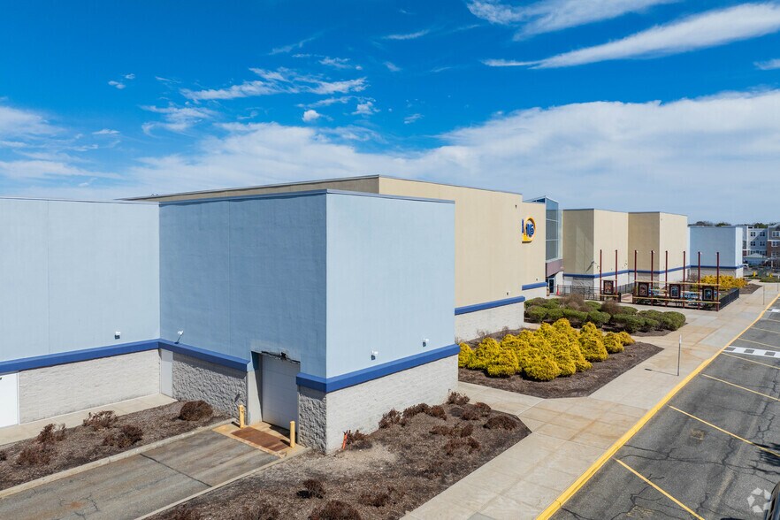 185 Morris Ave, Holtsville, NY for sale - Building Photo - Image 3 of 5