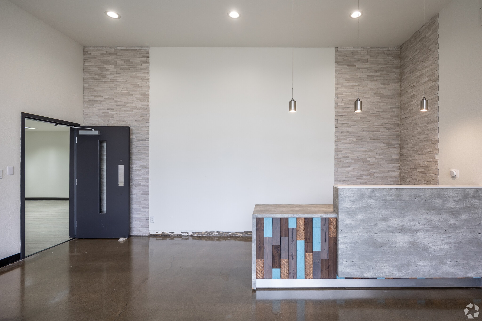 1803-1811 Carnegie Ave, Santa Ana, CA for lease Lobby- Image 1 of 11