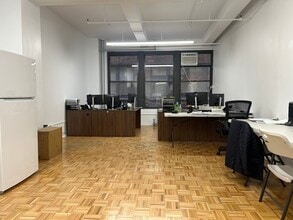 262 W 38th St, New York, NY for lease Interior Photo- Image 2 of 4