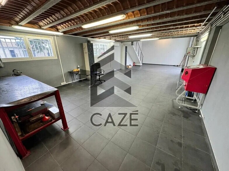 Flex in Parempuyre for lease - Interior Photo - Image 3 of 6