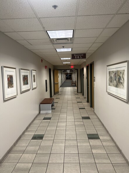 1900 Ogden Ave, Aurora, IL for lease - Interior Photo - Image 3 of 4