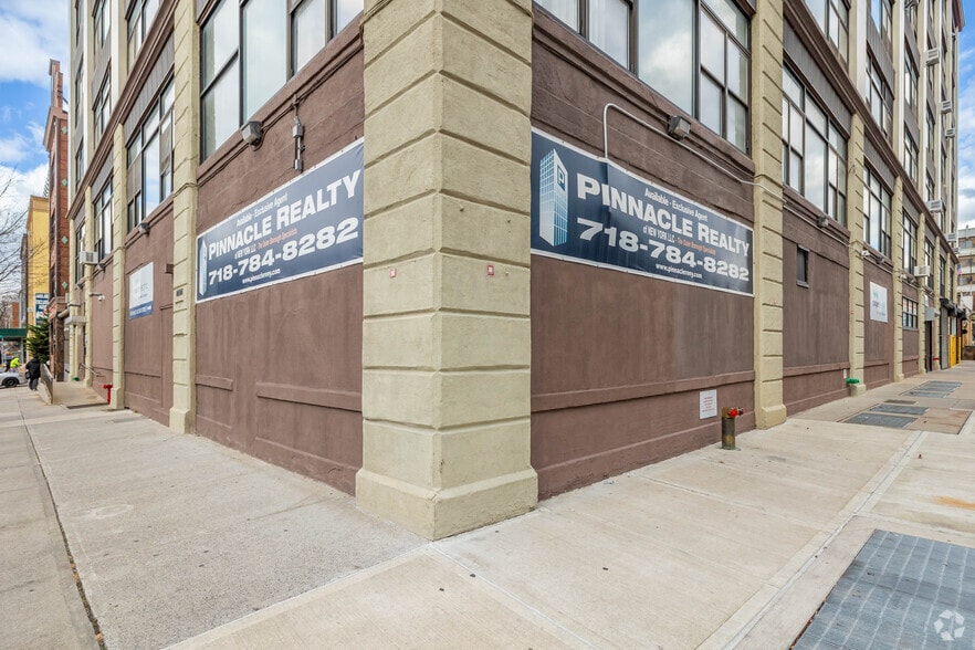 22-19 41st Ave, Long Island City, NY for lease - Building Photo - Image 2 of 7