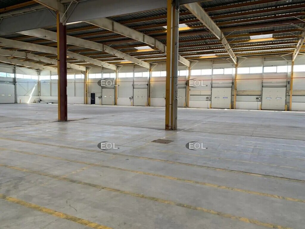 Location Entrepôt 6 482 m² - Photo 1