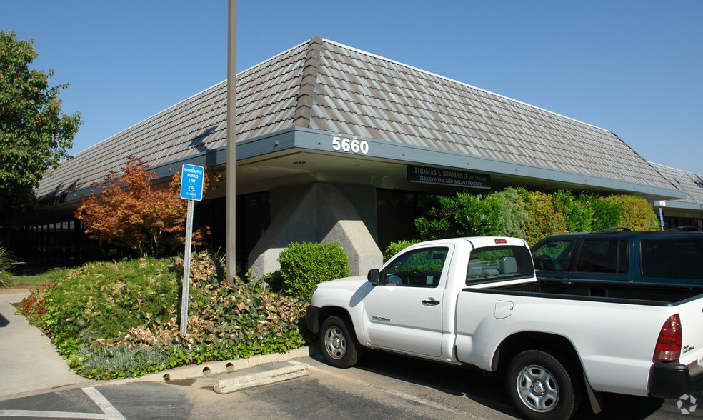 5660 N Fresno St, Fresno, CA for sale - Building Photo - Image 1 of 5