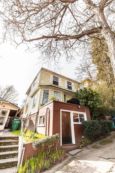 2317 E Ward St, Seattle, WA for sale - MichaelRealEstate-58 - Image 1 of 1
