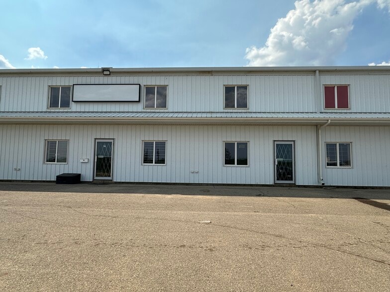 280 Maclennan Cres, Fort McMurray, AB for lease - Building Photo - Image 1 of 1