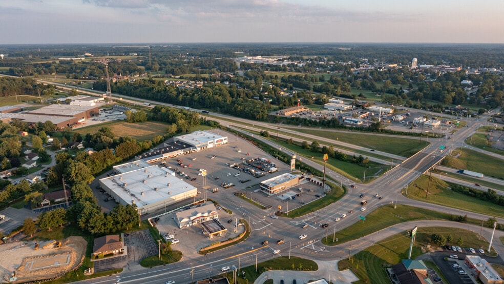 100 Cross County Plz, Batesville, IN for lease - Building Photo - Image 2 of 6