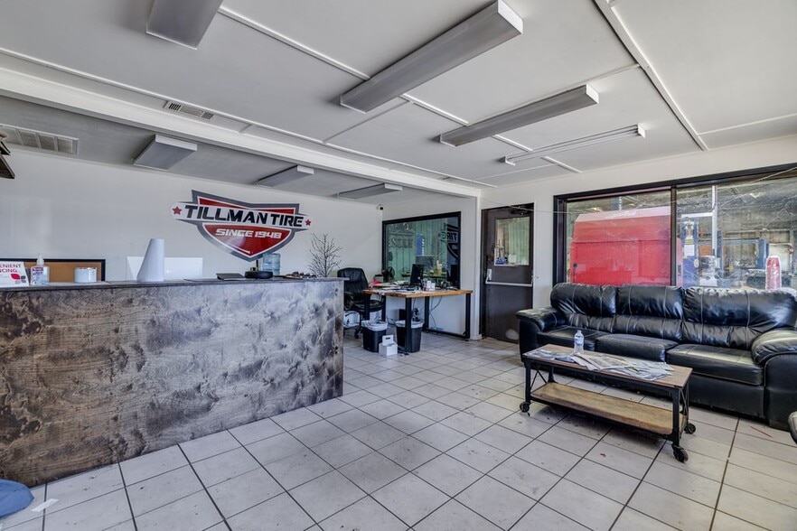 1914 Cypress St, West Monroe, LA for sale - Interior Photo - Image 3 of 25