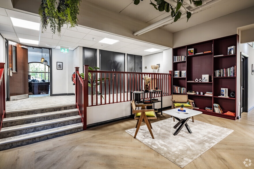 33-34 Winckley Sq, Preston for lease - Interior Photo - Image 3 of 25