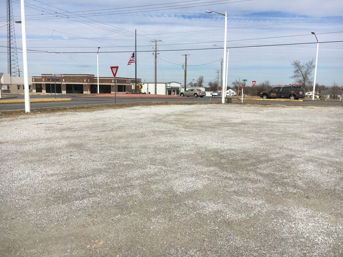 4002 E 20th St, Joplin, MO 64801