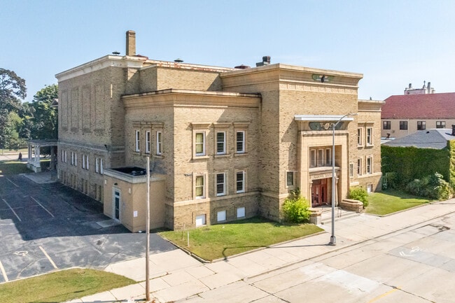 More details for 1012 Main St, Racine, WI - Specialty for Auction