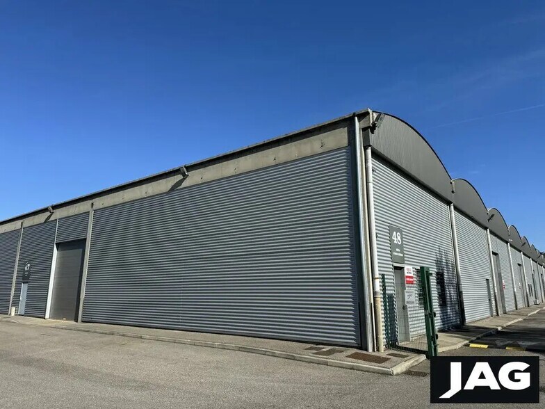 Flex in Saint-Priest for lease - Building Photo - Image 2 of 6